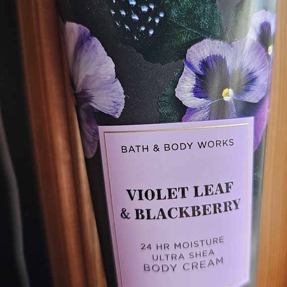 New Bath & Body Works Violet Leaf and  Blackberry Body Cream - Picture 3 of 3